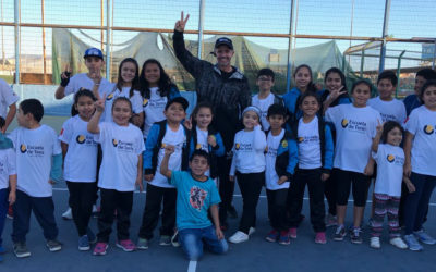 Horacio de la Peña realizó clínicas de tenis y entregó nuevos uniformes de la Escuela de Tenis de Puerto Mejillones