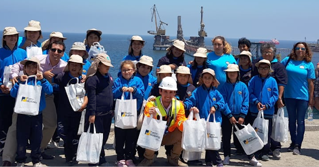 Alumnos de la Escuela Lucila Godoy Alcayaga de Michilla visitaron Puerto Mejillones