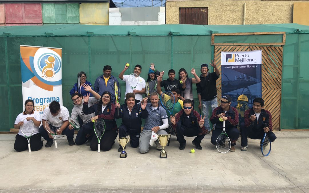 Horacio de la Peña realizó entretenidas clínicas de tenis en Mejillones