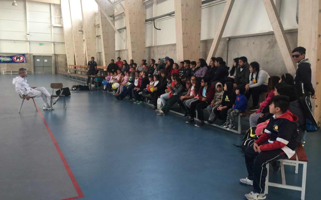 Horacio de la Peña dicta charla motivacional a alumnos de la Escuela de Tenis Puerto Mejillones